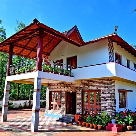 Hulihara Homestay - Full Villa, Coffee Estate & Balcony View Sakleshpur Luaran gambar