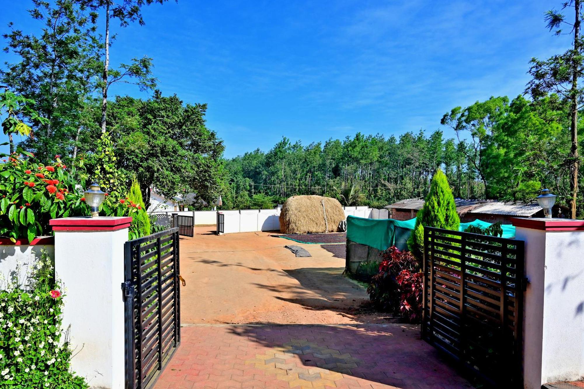 Hulihara Homestay - Full Villa, Coffee Estate & Balcony View Sakleshpur Luaran gambar