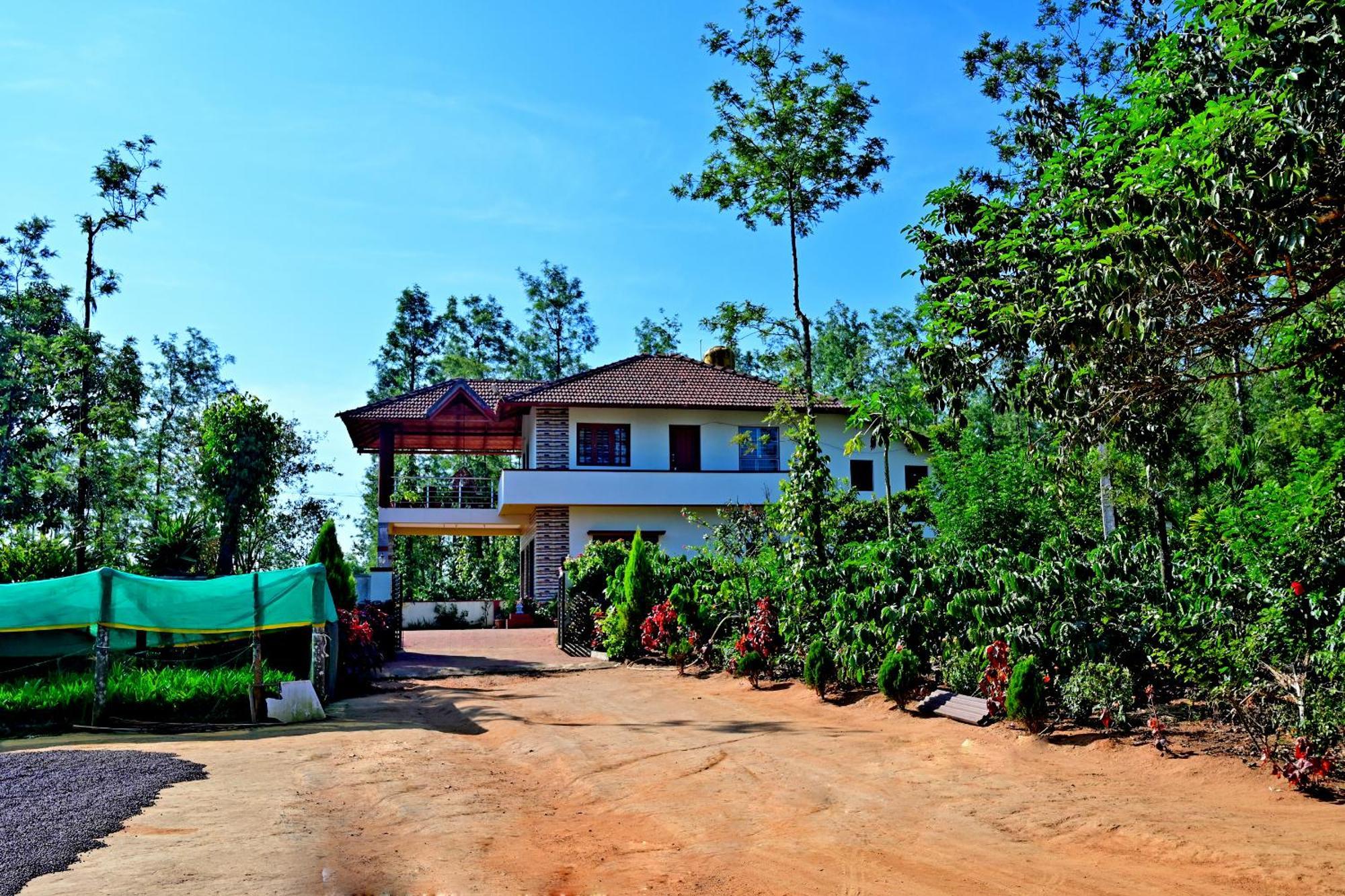Hulihara Homestay - Full Villa, Coffee Estate & Balcony View Sakleshpur Luaran gambar