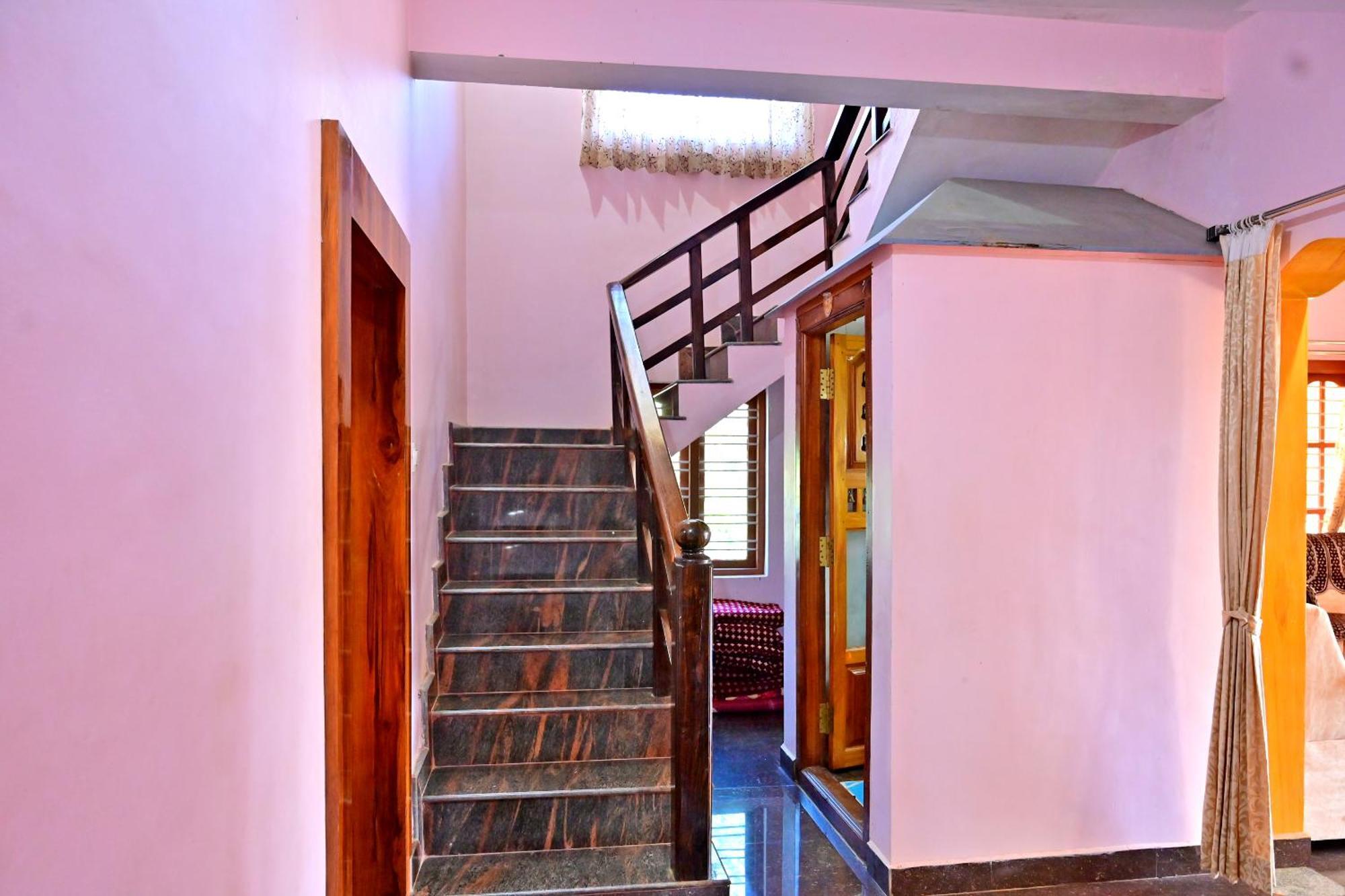 Hulihara Homestay - Full Villa, Coffee Estate & Balcony View Sakleshpur Luaran gambar